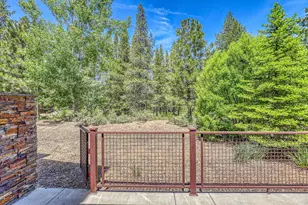11855 Hope Ct, Truckee, CA 96161 - Photo 15