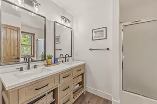 12434 Snowpeak Way, Truckee, CA 96161 - Photo 15