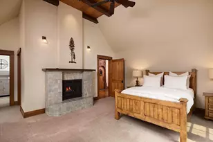 8133 Valhalla Dr, Truckee, CA 96161 - Photo 15