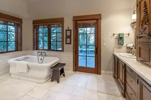 8133 Valhalla Dr, Truckee, CA 96161 - Photo 11