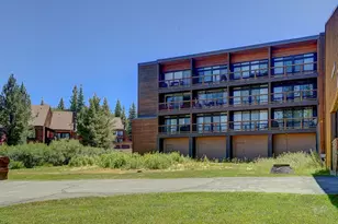 11591 Snowpeak Way, Truckee, CA 96161 - Photo 15