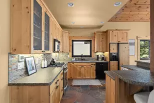 12015 Julian Ave, Truckee, CA 96161 - Photo 11