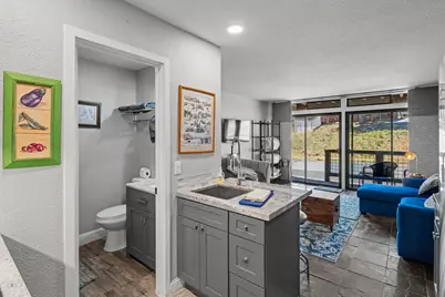 11589 Snowpeak Way #106, Truckee, CA 96161 - Photo 5