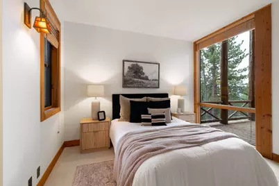 11910 Skislope Way, Truckee, CA 96161 - Photo 19