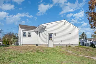 9 E Silver St, Wapakoneta, OH 45895 - Photo 17
