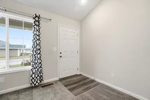 221 Falcon St, Bellefontaine, OH 43311 - Photo 5