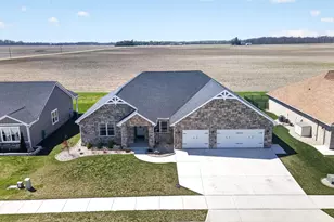 945 Rosenthal Dr, Tipp City, OH 45371 - Photo 1