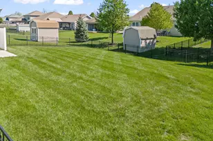 1151 Parklawn Ct, Troy, OH 45373 - Photo 11