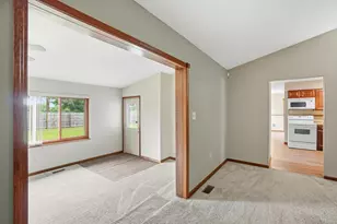 1700 W Sparrow Rd, Springfield, OH 45502 - Photo 31