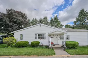 1302 N Yellow Springs St, Springfield, OH 45504 - Photo 1