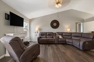 1845 Hunters Ridge Dr, Troy, OH 45373 - Photo 9