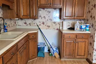 946 E Spring St, Saint Marys, OH 45885 - Photo 5