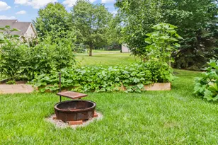 2490 Meadowpoint Dr, Troy, OH 45373 - Photo 7