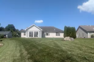 1455 Edinburgh Dr, Troy, OH 45373 - Photo 11