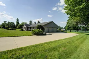 6468 Country Club Dr, Greenville, OH 45331 - Photo 5