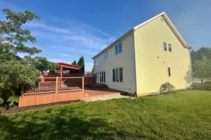 1614 Springfield Ave, Wapakoneta, OH 45895 - Photo 3
