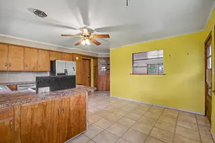 306 E Meeker Ave, Greenville, OH 45331 - Photo 13