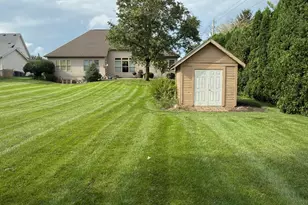 2550 Meadowpoint Dr, Troy, OH 45373 - Photo 7