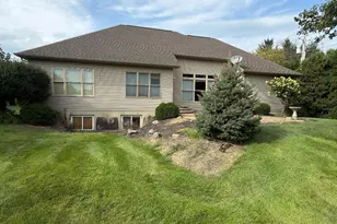 2550 Meadowpoint Dr, Troy, OH 45373 - Photo 3