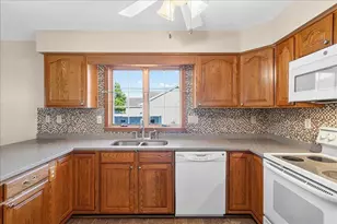 1309 Mohican Trail, Wapakoneta, OH 45895 - Photo 11