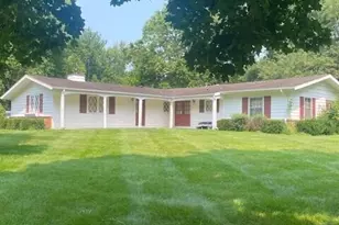 827 Hickory Ln, Troy, OH 45373 - Photo 1