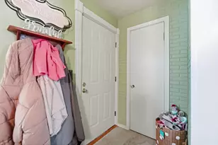 303 Washington St, Wapakoneta, OH 45895 - Photo 5