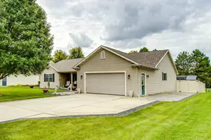1417 Apache Trail, Wapakoneta, OH 45895 - Photo 3