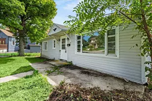 212 E Auburn Ave, Bellefontaine, OH 43311 - Photo 5