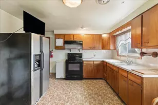 212 E Auburn Ave, Bellefontaine, OH 43311 - Photo 13