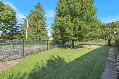 533 E Chillicothe Avenue, Bellefontaine, OH 43311 - Photo 11