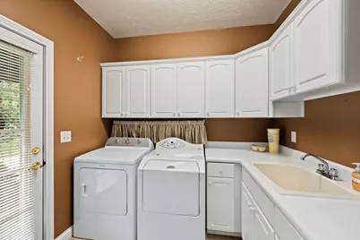 2730 Meadowpoint Drive, Troy, OH 45373 - Photo 17
