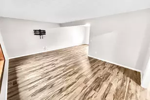6800 Curtwood Dr, Tipp City, OH 45371 - Photo 7