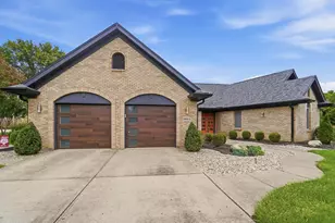 1665 Haley Dr, Dayton, OH 45458 - Photo 3