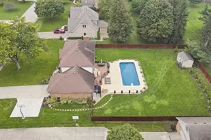 2091 Canterbury Ct, Troy, OH 45373 - Photo 3