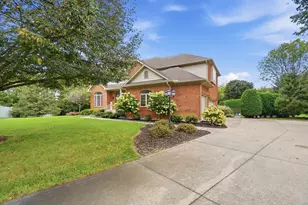998 Brookwood Dr, Troy, OH 45373 - Photo 7