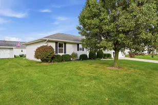 923 Sunrise Dr, Wapakoneta, OH 45895 - Photo 3
