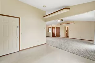 923 Sunrise Dr, Wapakoneta, OH 45895 - Photo 11