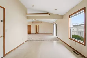 923 Sunrise Dr, Wapakoneta, OH 45895 - Photo 9