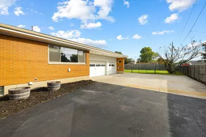 606 W Lake Avenue, New Carlisle, OH 45344 - Photo 3