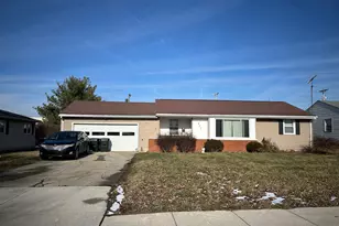 802 Crescent Dr, Urbana, OH 43078 - Photo 1