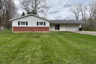 2351 Carriage Hill Dr, Bellefontaine, OH 43311 - Photo 1
