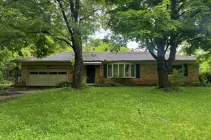 254 Oakridge Dr, Springfield, OH 45504 - Photo 1