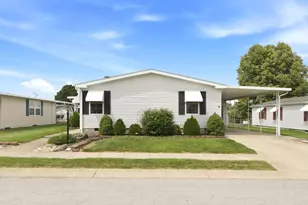 225 Heather Ln, Fairborn, OH 45324 - Photo 1