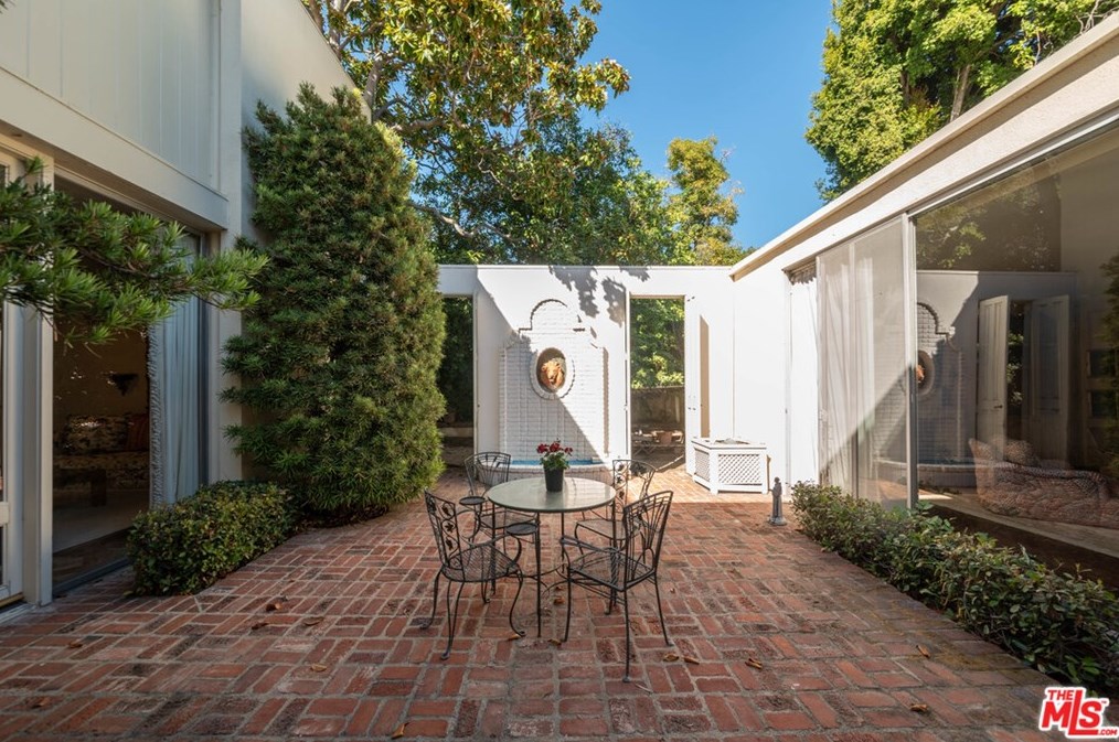 218 Strada Corta Rd, Los Angeles CA 90077-3726 exterior