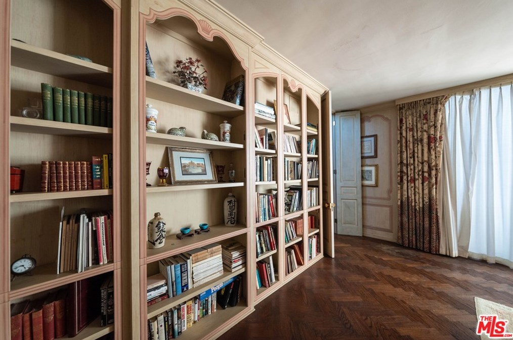 218 Strada Corta Rd, Los Angeles CA 90077-3726 exterior