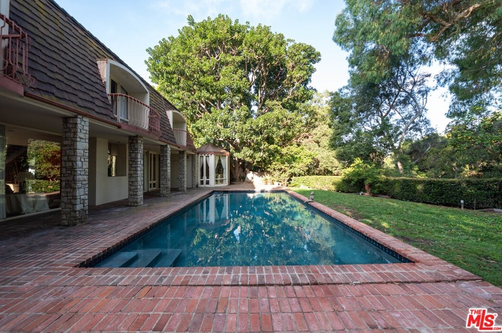 218 Strada Corta Rd, Los Angeles CA 90077-3726 exterior