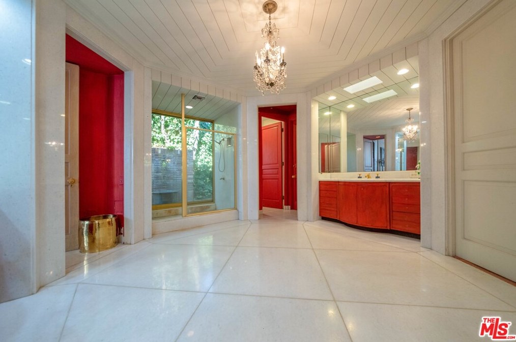 218 Strada Corta Rd, Los Angeles CA 90077-3726 exterior