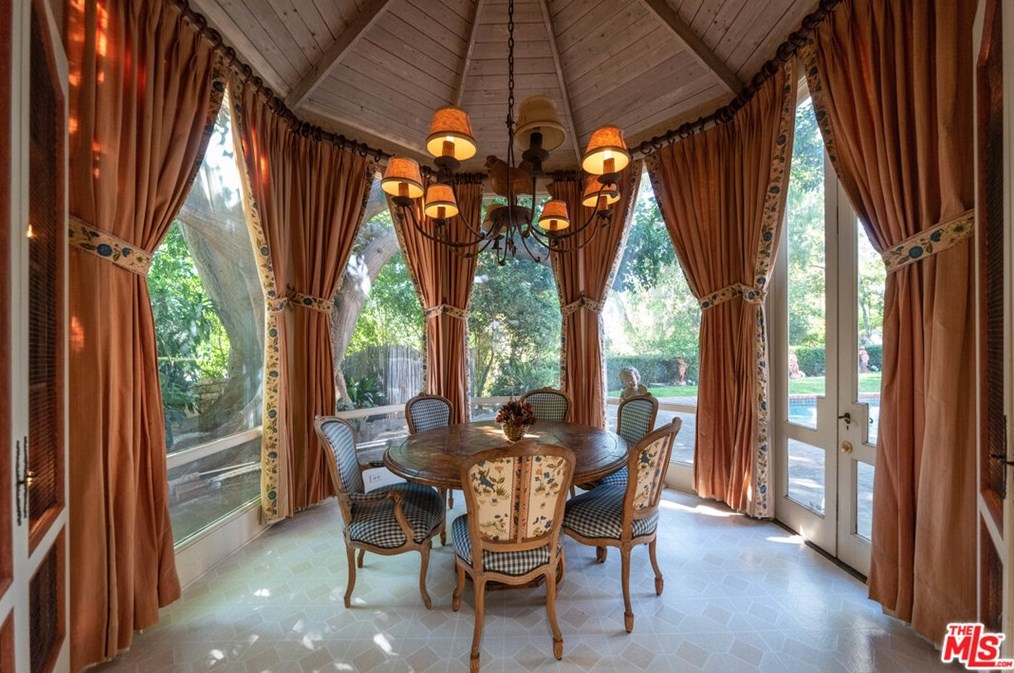 218 Strada Corta Rd, Los Angeles CA  90077-3727 exterior