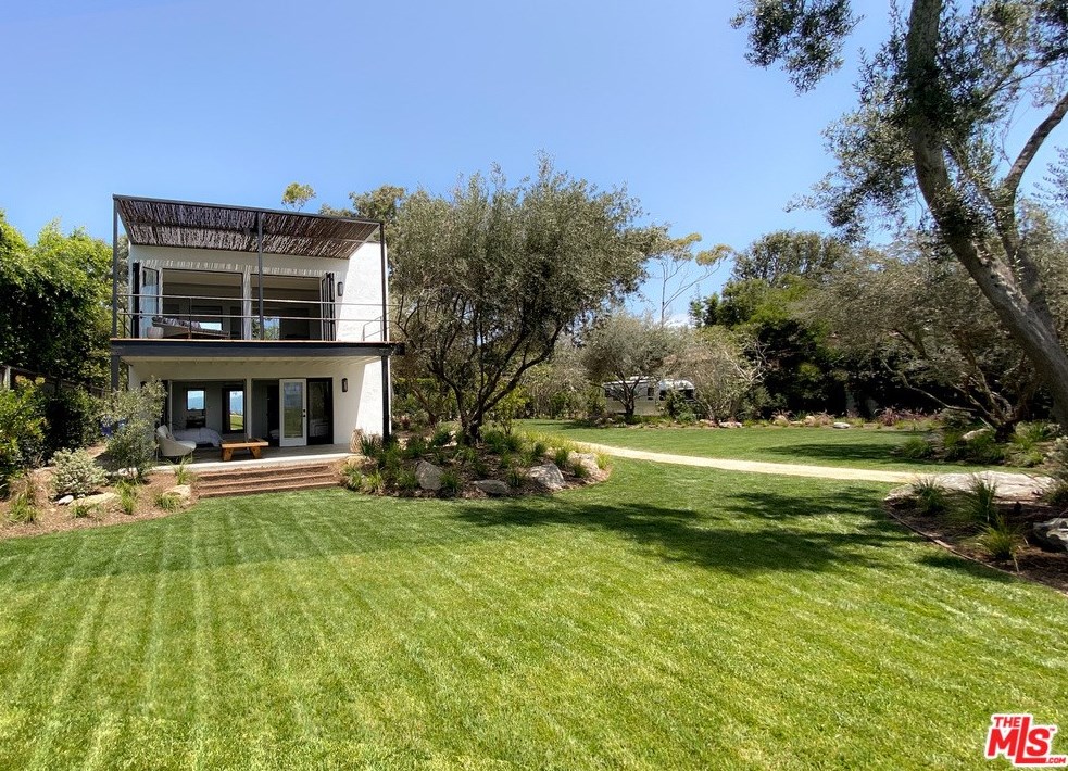 28926 Cliffside Dr, Malibu CA  90265-4211 exterior