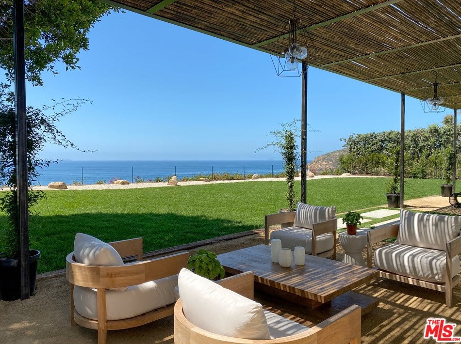 28926 Cliffside Dr, Malibu CA  90265-4211 exterior
